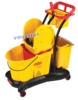 Chariot de menage Wavebrake Rubbermaid jaune avec presse