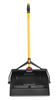 Pelle basculante Rubbermaid débris liquides solides