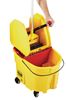 FG757788YEL - Seau de menage Wavebrake Rubbermaid jaune