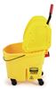 FG757788YEL - Seau de menage Wavebrake Rubbermaid jaune