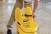 FG757788YEL - Seau de menage Wavebrake Rubbermaid jaune