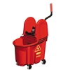 Seau de menage Rubbermaid Wavebrake rouge avec presse